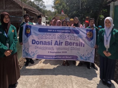 Setetes Air Harapan - SMPN 9 Yogyakarta Kirim Donasi Air Bersih ke Gunungkidul