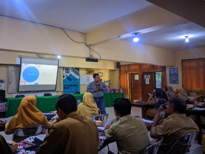 Transformasi Digital Guru - Pelatihan Public Speaking dan Artificial Intelligence