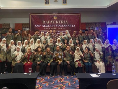 Mencetak Generasi Emas Masa Depan Yogyakarta - Rapat Kerja SMPN 9 Yogyakarta Tahun Ajaran 2026/2027