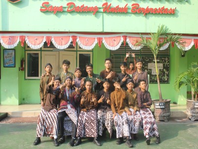 Di Bawah Langit Kotagede, Semangat Keistimewaan Yogyakarta Berkibar di SMPN 9 Yogyakarta
